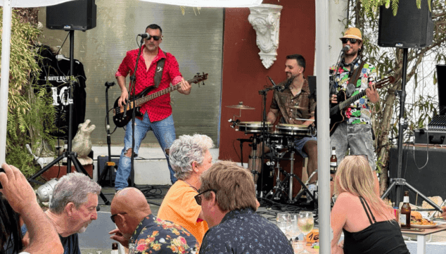 de jueves a domingo cresol 66 invita a cantantes locales a tocar musica en directo