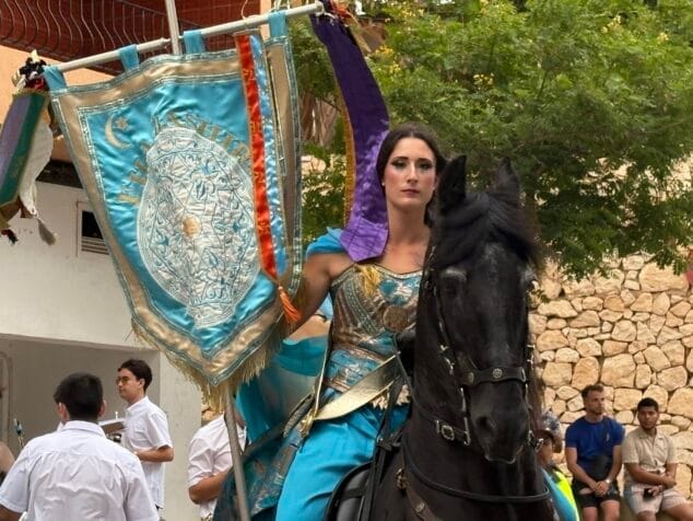 desfile moros y cristianos moraira 2025 113