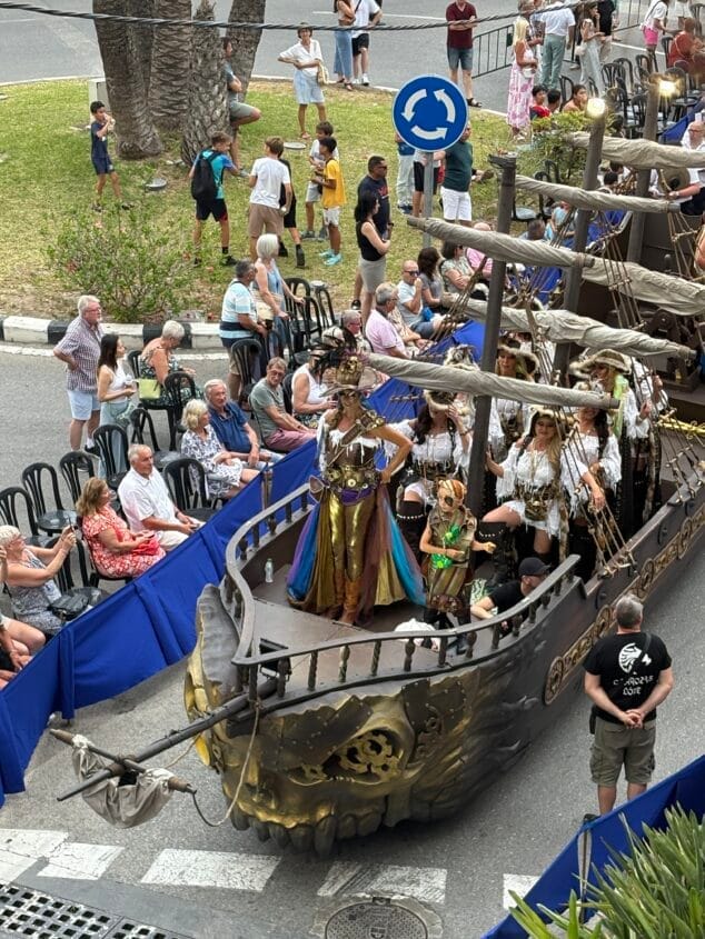 desfile moros y cristianos moraira 2025 62