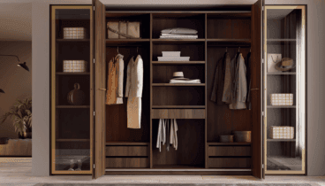 Diseño elegante de armario con puertas batientes