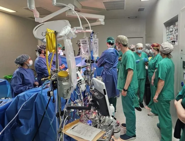 Imagen: Explante de corazón en el Hospital de Dénia