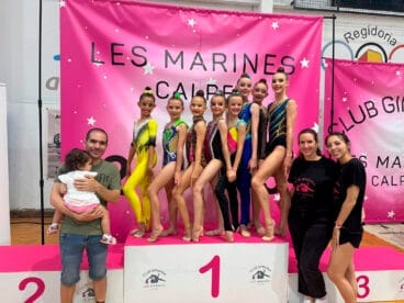 Gimnastes del CG Les Marines de Calp sobre el podi
