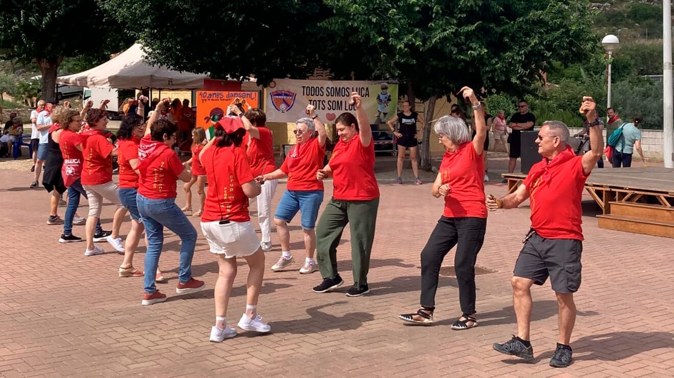Grup de Danses de Pedreguer en la mañana solidaria por Luca