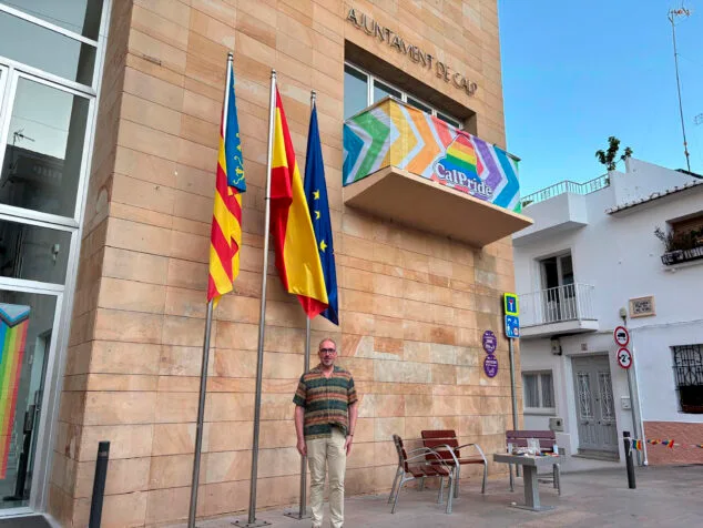Imagen: Jordi Alfred Francés Conejero, secretario municipal de Calp, pregonero del CalPride 2025