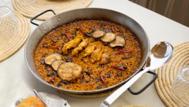 La paella se disfruta mejor con vistas al mar