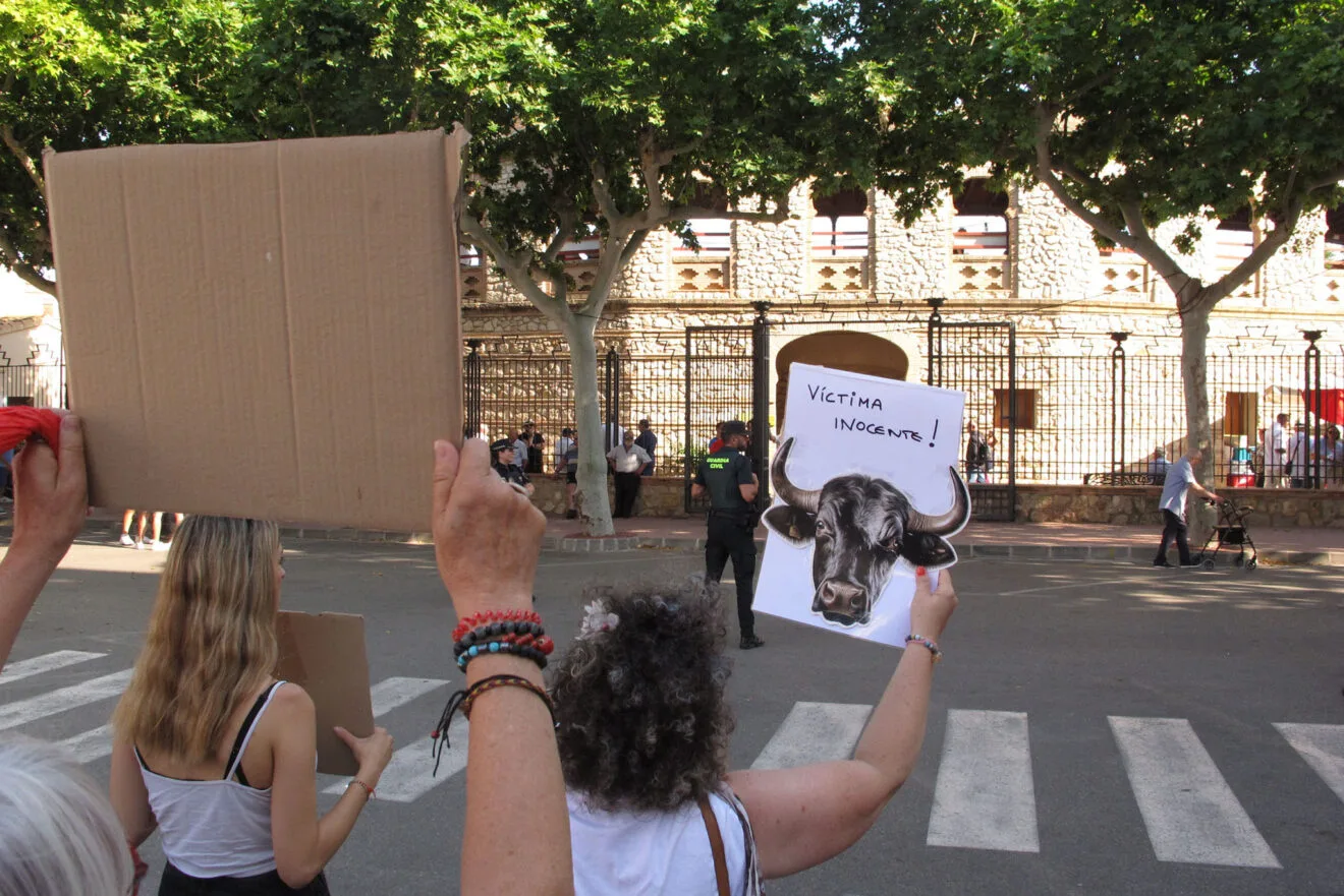 Manifestación antitaurina en Ondara en junio 2025 06