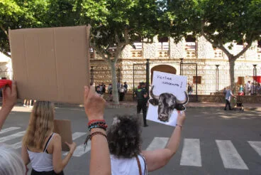 Manifestación antitaurina en Ondara en junio 2025 06