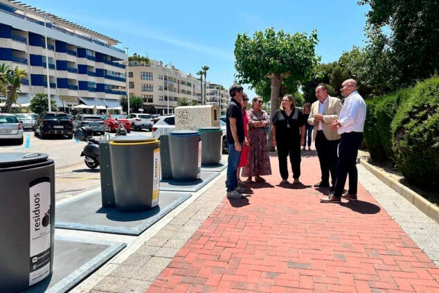 На фото: Новые подземные контейнеры в Теулада-Морайра