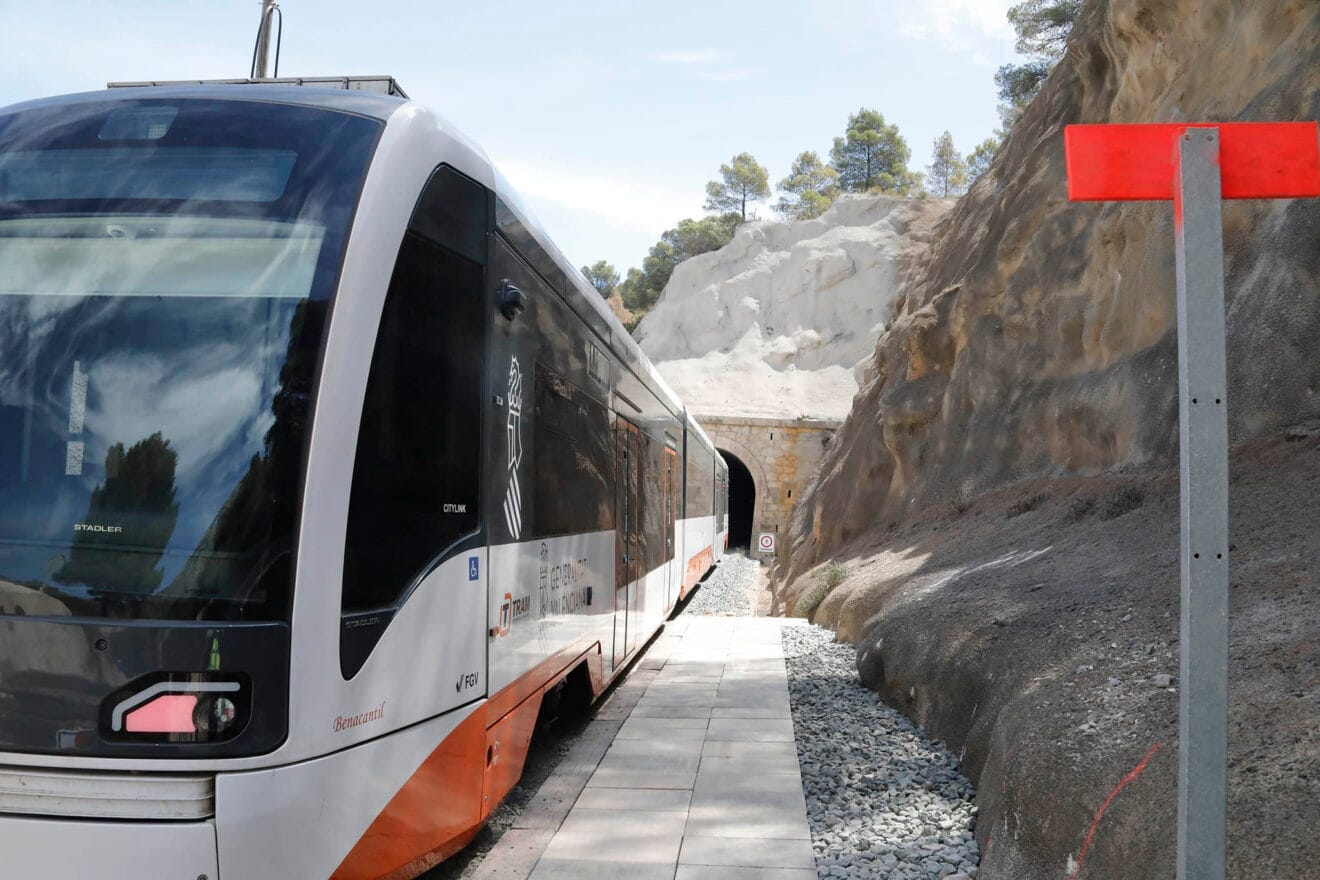 Obras en el viaducto del TRAM d'Alacant en el Mascarat en 2024 (archivo)