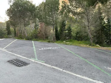 Parking para residentes en la cala del Moraig de Benitatxell