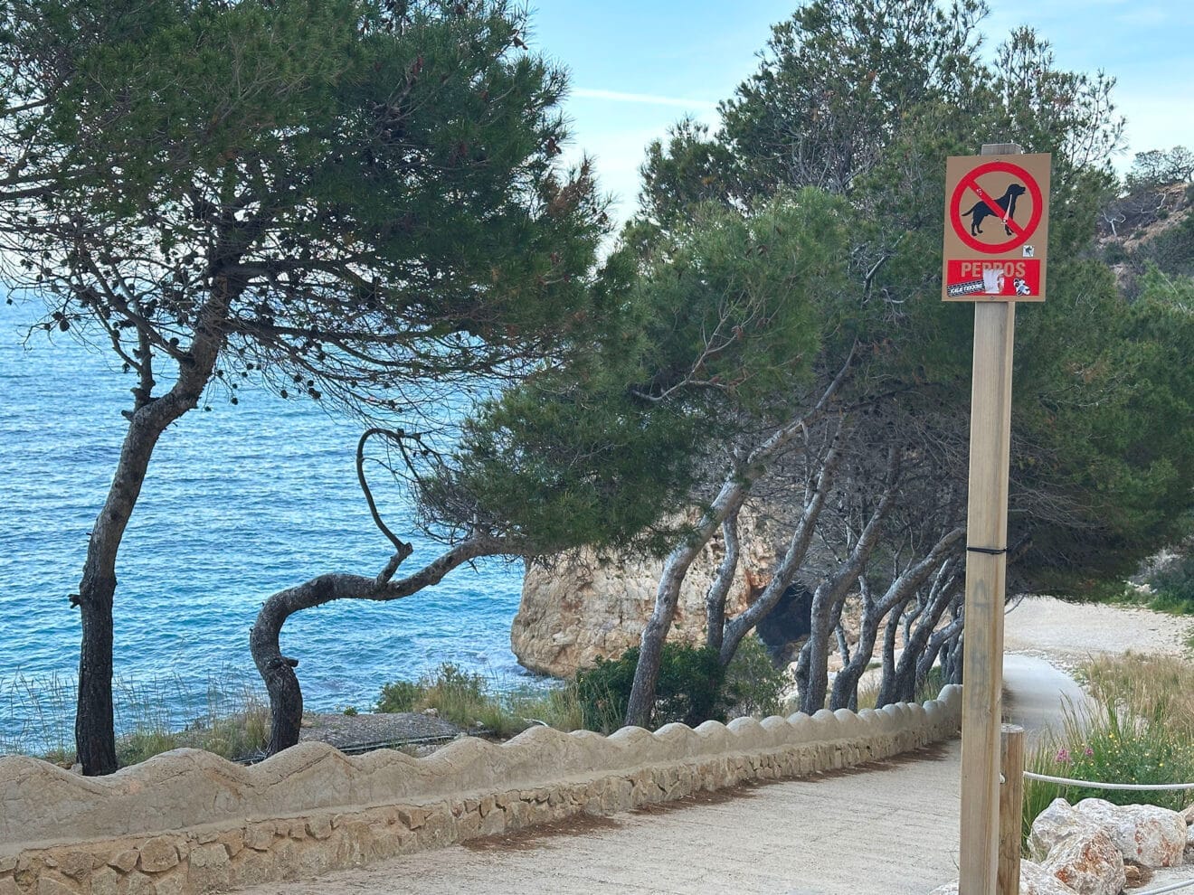 Prohibido el paso a animales a la cala del Moraig de Benitatxell