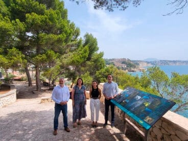 Representantes de Benissa y el secretario autonómico de Turismo de la Generalitat Valenciana, José Manuel Camarero, en el paseo ecológico