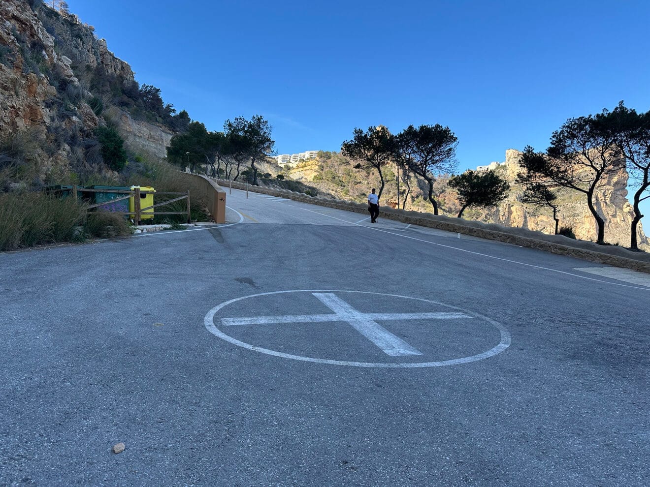Rotonda para autobuses y servicios en la rampa de la cala del Moraig de Benitatxell