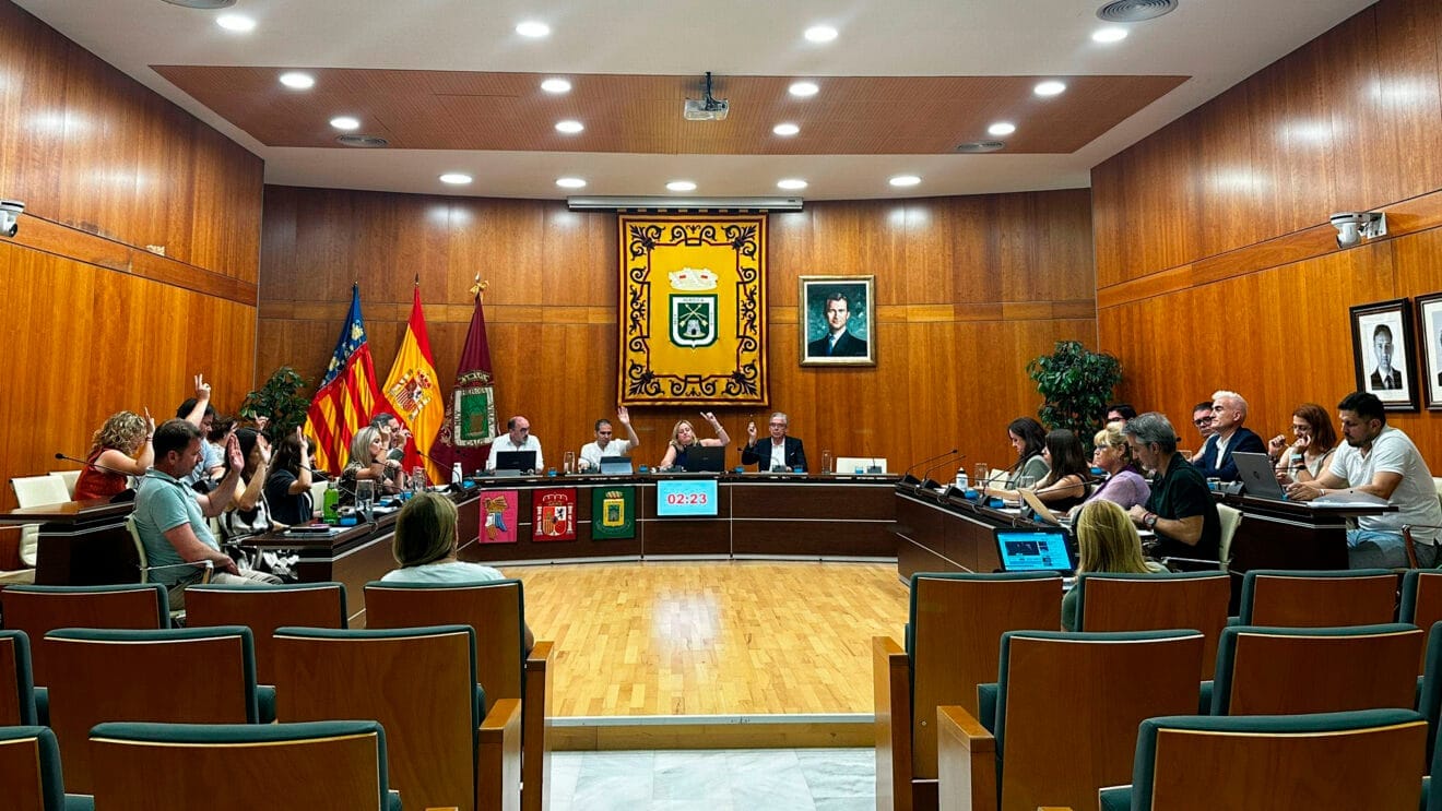 Votación en el pleno del Ayuntamiento de Calp de la moción de Somos Calpe