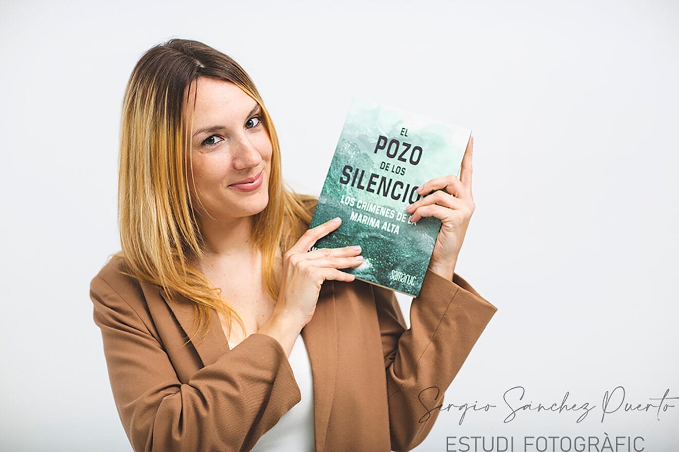 Amparo Murgui Maties, escritora de la saga 'Los crímenes de la Marina Alta' - Sergio Sánchez Puerto Estudi Fotográfic