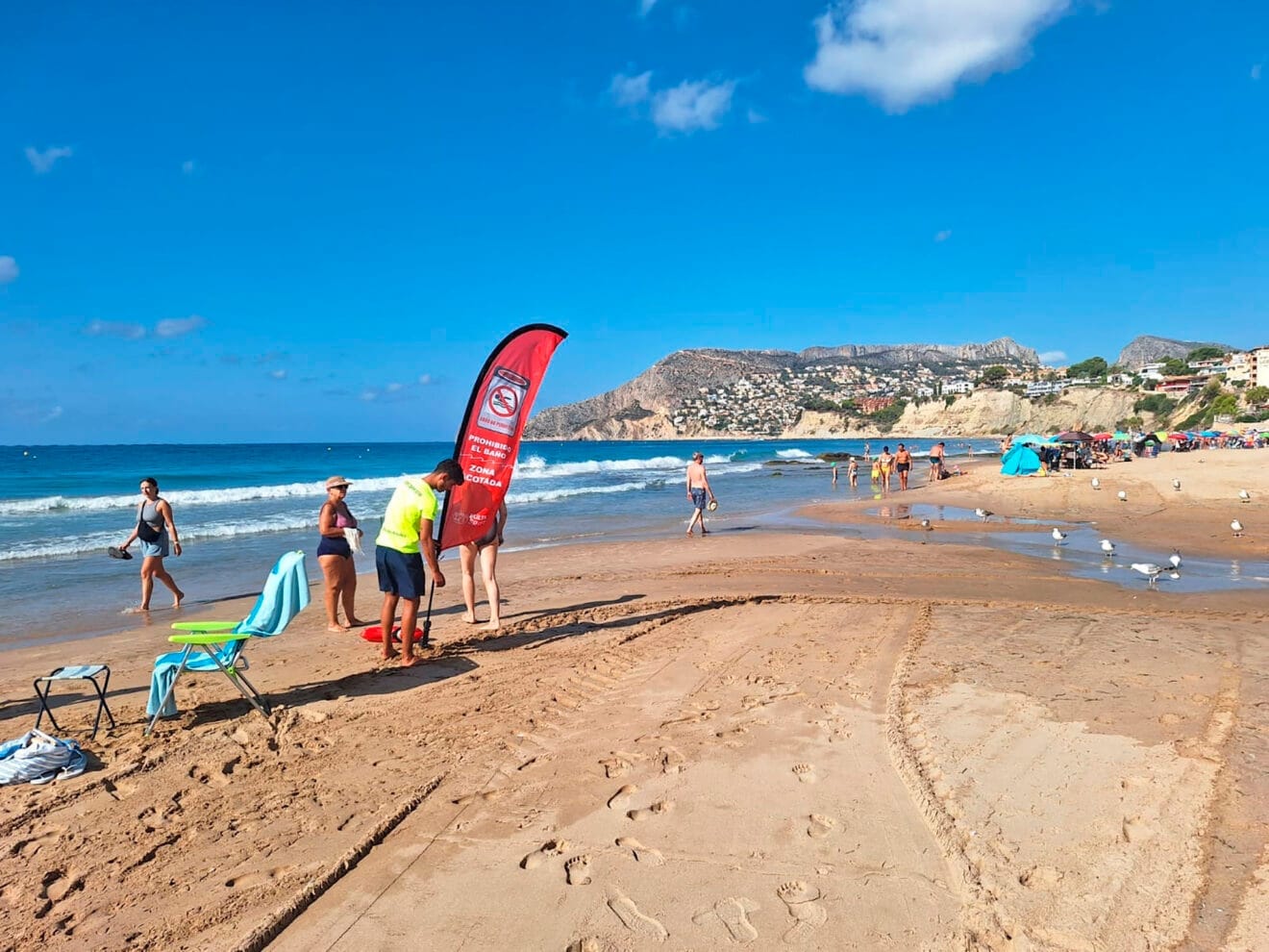 Bandera roja en el Arenal-Bol de Calp