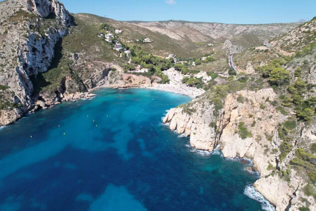 Imagen: Cala de la Granadella de Xàbia a vista de drone