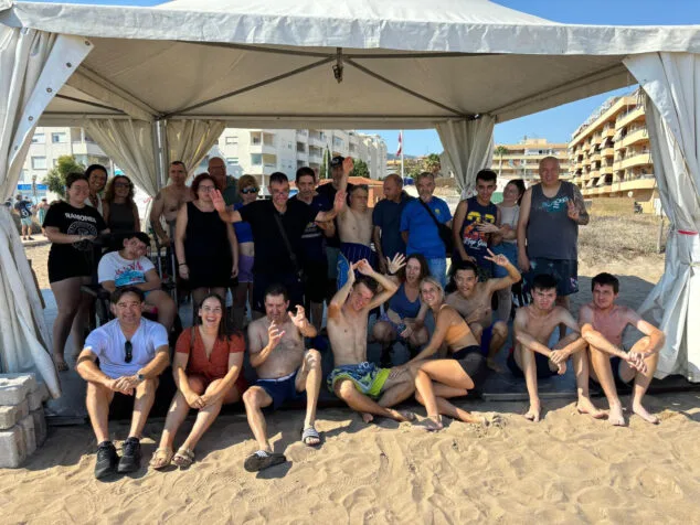 «Una carpa que es un lugar de derechos, amor e integración» 1 Imagen: Carpa en la playa del Raset
