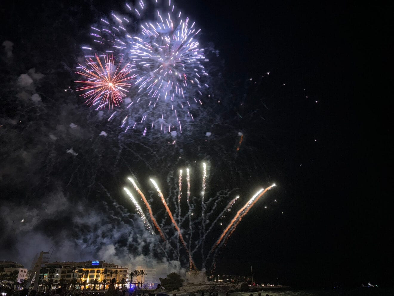 Castillo de fuegos por la Virgen del Carmen en Moraira 2025 03