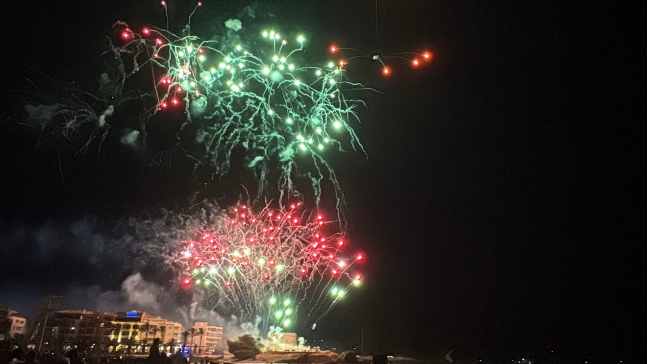 Castillo de fuegos por la Virgen del Carmen en Moraira 2025 07