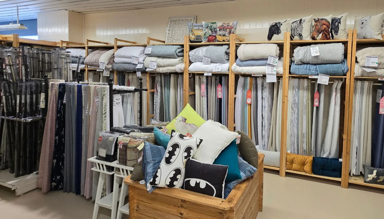 Cortinas modernas Yorkshire Linen para ambientes acogedores