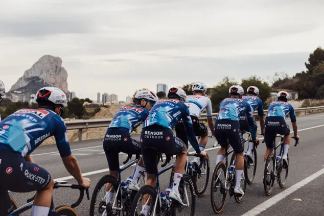 Imagem: A equipe de ciclismo Soudal Quick-Step