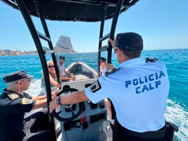 embarcacion de la unidad marina de vigilancia del litoral de calp