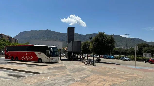 Cómo es BUSCO, el bus de les comarques en la Marina Alta: sus paradas, horarios y rutas 1 Imagen: Estación de autobuses de Dénia