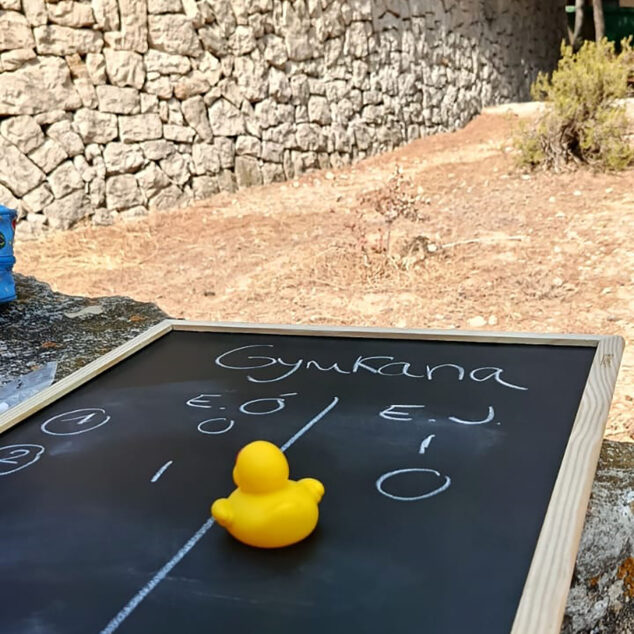 Calp programa actividades socioeducativas para menores usuarios de Bienestar Social durante el verano 1 Imagen: Gymkana para menores usuarios de Bienestar Social en Calp