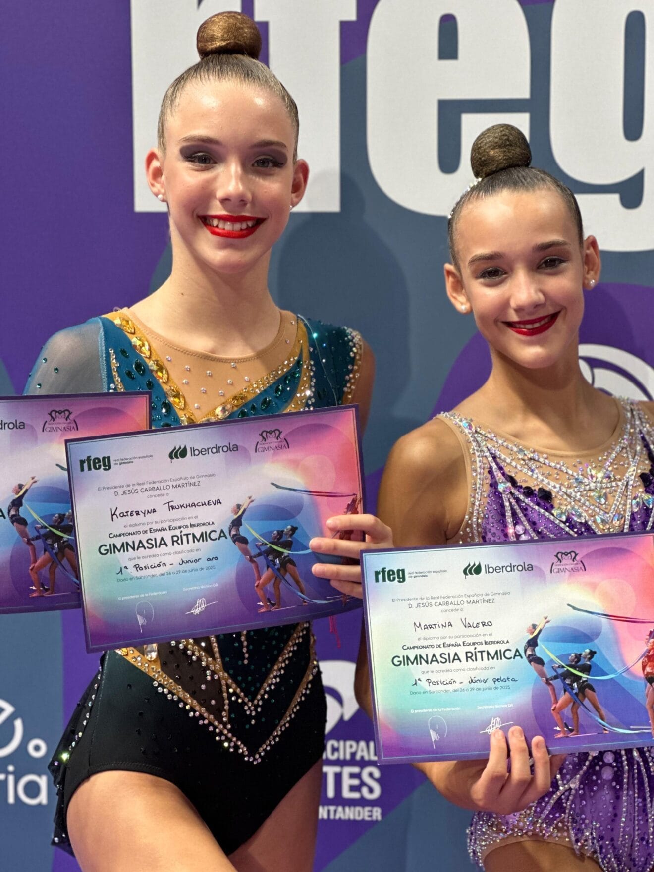 Kateryna Trukhacheva de Calp con su diploma