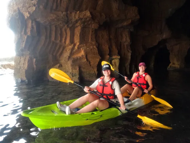 Imagen: Kayak en la Cova Tallada de Dénia