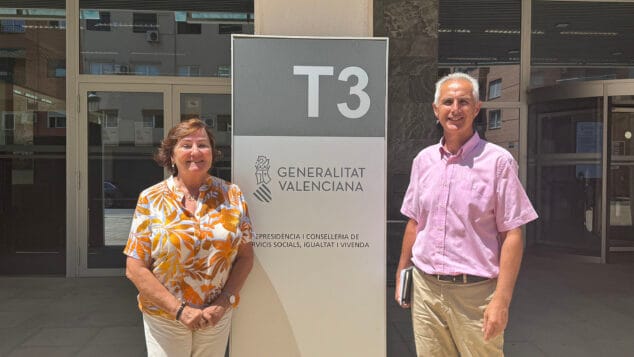 Calp se suma al Plan Corresponsables del Ministerio para facilitar la conciliación familiar y laboral 1 Imagen: La concejala de Igualdad del Ayuntamiento de Calp, Itziar Doval, junto al jefe del Departamento de Política Social