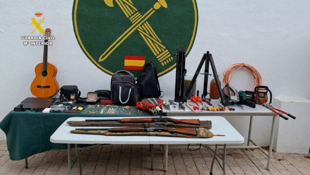 Imagen: Objetos hallados en la vivienda del detenido en Calp