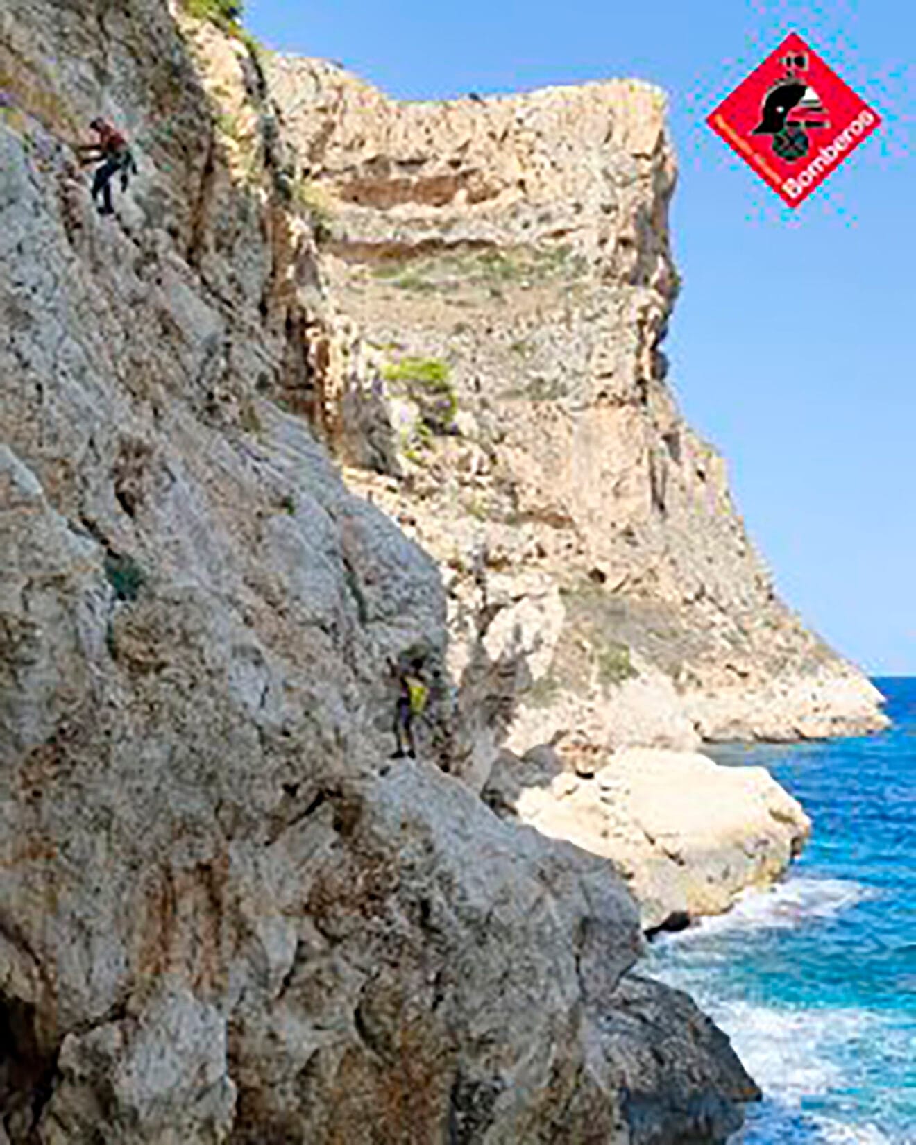 Persona rescatada entre la cala dels Testos y la del Moraig