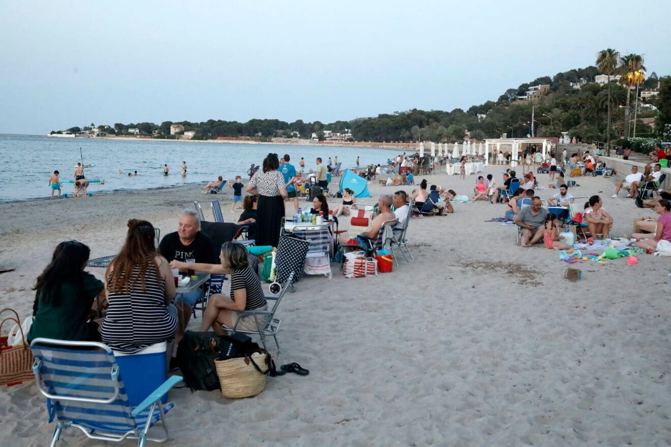 Playa de Dénia durante la Nit de Sant Joan este 2025