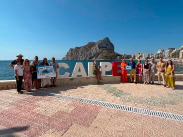 Presentación del cupón de la ONCE en la Playa de la Fossa de Calp