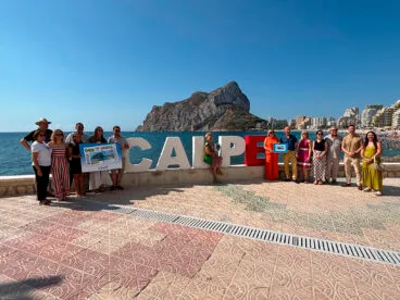 Presentación del cupón de la ONCE en la Playa de la Fossa de Calp