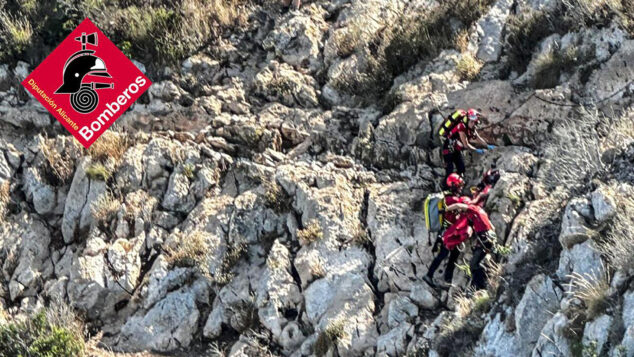 Un senderista de 57 años cae desde una altura de 10 metros en el Peñón de Ifach de Calp 3 Imagen: Rescate del senderista caído en el Peñón de Ifach de Calp