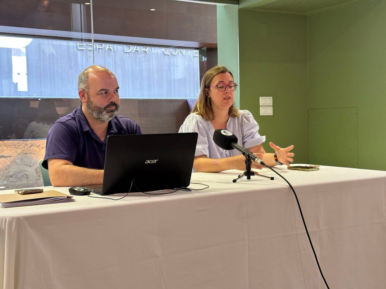 Rueda de prensa de Reiniciem Benissa con Juan Carlos Mut y Carmen Giner