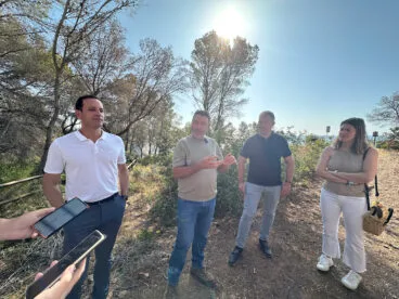 Rueda de prensa en la zona del Cantalar de Benissa tras la actuación de Benissa Impuls por el Tomicus