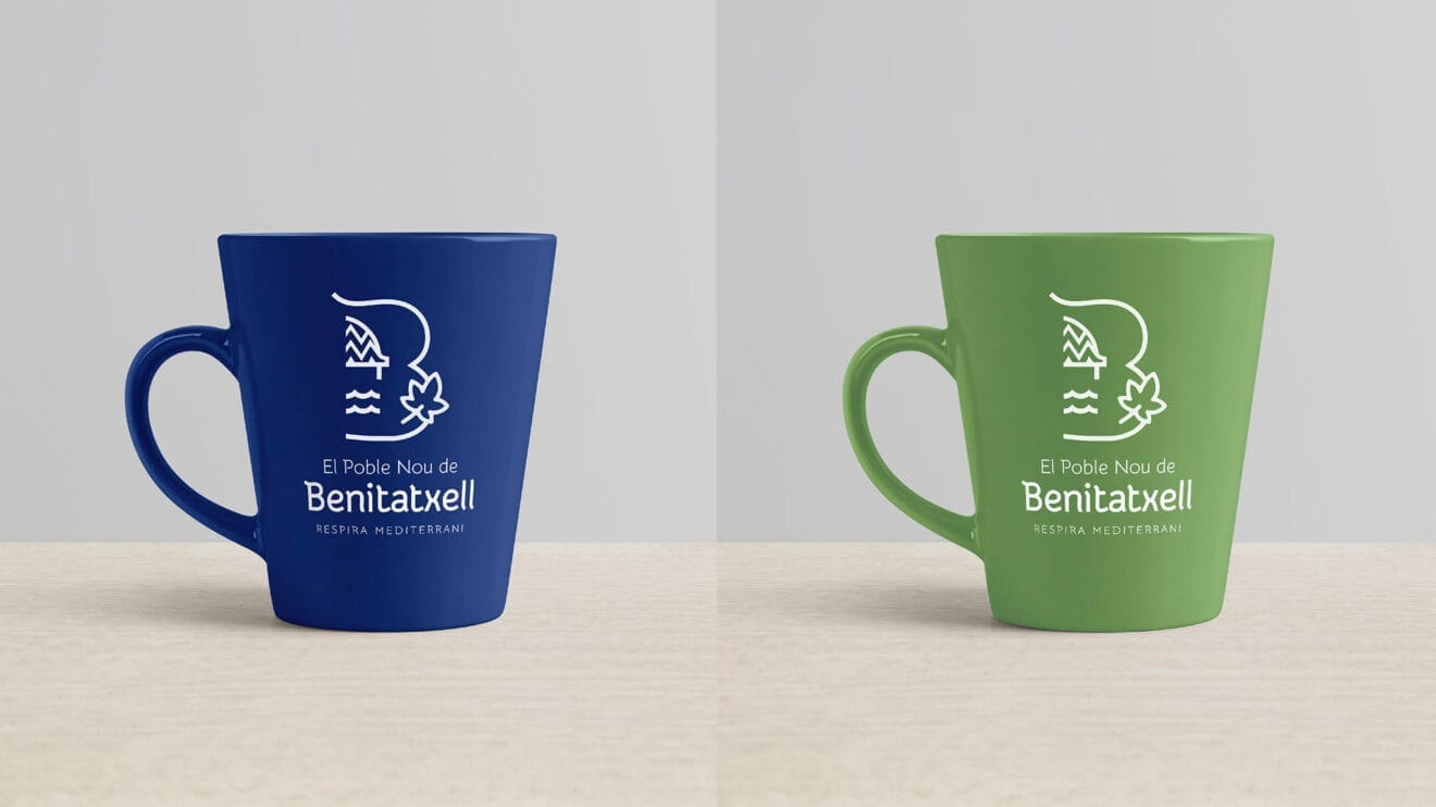 Tazas con la nueva marca turística Respira Mediterrani de Benitatxell