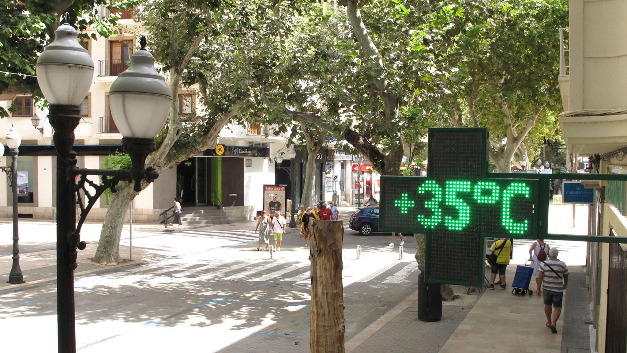 termometro de una farmacia en marques de campo de denia archivo