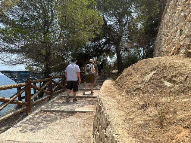 Imagen: Visitantes del Paseo Ecológico de Benissa