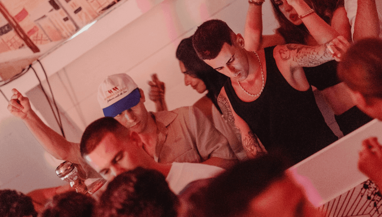 Ambiente relajado y buena energía en las tardes de Montgo Di Bongo