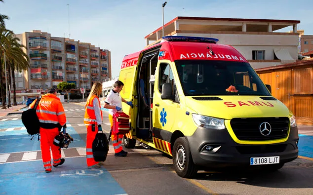 Tragedia en una piscina de Calp: fallece ahogado un joven de 21 años 1 Imagen: Ambulancia SAMU (archivo)