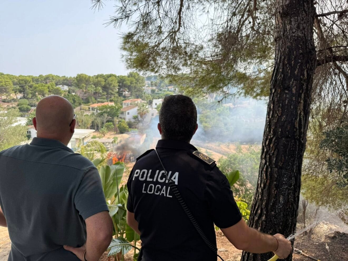 Autoridades en la zona del incendio de Teulada