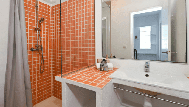 Villa Tres Cors: encant mediterrani amb piscina a Moraira 9 bany complet amb dutxa i totes les comoditats