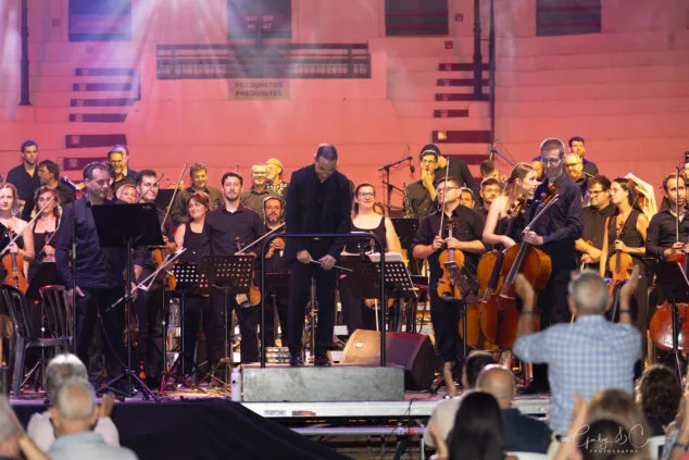 El Sonafilm VII culmina con un concierto apoteósico dedicado a las bandas sonoras de los años 80 121 concierto 80 y accion del sonafilm 7 en ondara en 2025 118