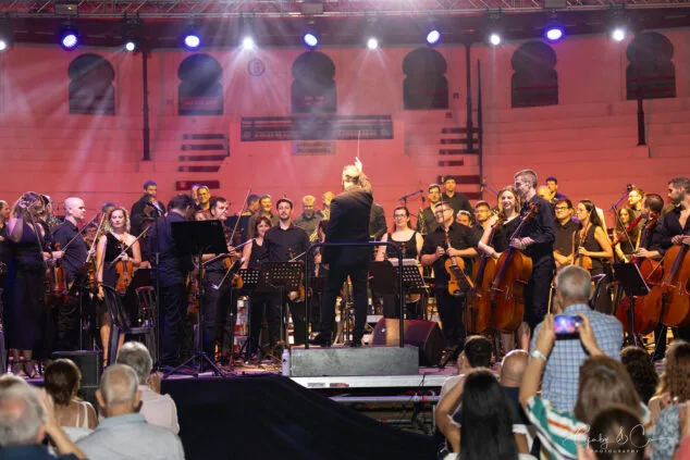 El Sonafilm VII culmina con un concierto apoteósico dedicado a las bandas sonoras de los años 80 126 concierto 80 y accion del sonafilm 7 en ondara en 2025 123