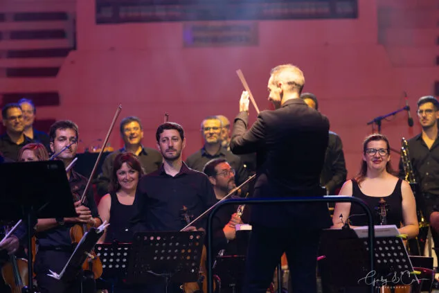 El Sonafilm VII culmina con un concierto apoteósico dedicado a las bandas sonoras de los años 80 127 concierto 80 y accion del sonafilm 7 en ondara en 2025 124